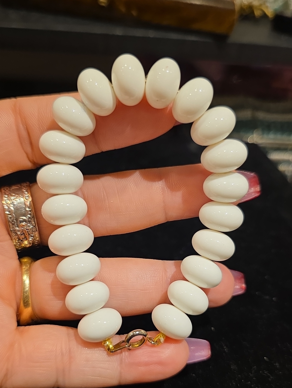 Vintage White Bead Bracelet with Gold Accent